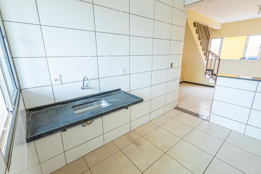 cozinha de casa de condomínio para alugar com 2 quartos, 65m² em Via Colégio, Belo Horizonte