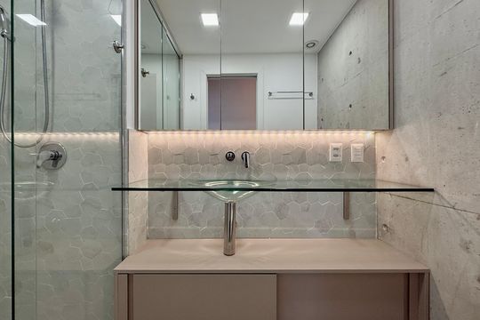 Banheiro  de apartamento para alugar com 1 quarto, 74m² em Jardim das Acacias, São Paulo