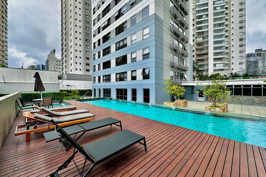 Piscina  de apartamento para alugar com 1 quarto, 74m² em Jardim das Acacias, São Paulo