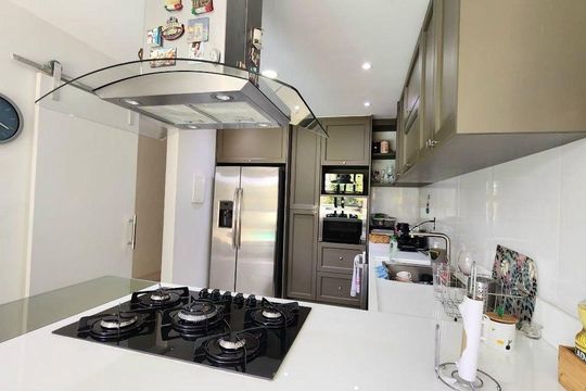 Cozinha de casa de condomínio à venda com 4 quartos, 340m² em Taquara, Rio de Janeiro