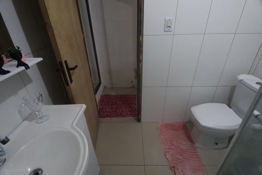 Banheiro de casa à venda com 2 quartos, 105m² em Mato Grande, Canoas