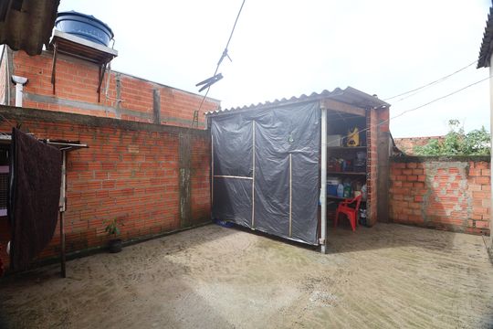 Área externa de casa à venda com 2 quartos, 105m² em Mato Grande, Canoas