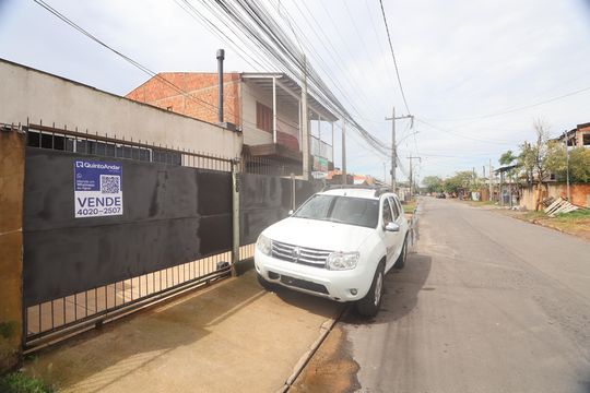 Fachada de casa à venda com 2 quartos, 105m² em Mato Grande, Canoas