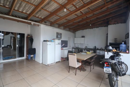 Garagem de casa à venda com 2 quartos, 105m² em Mato Grande, Canoas