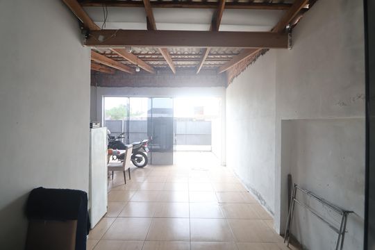 Garagem de casa à venda com 2 quartos, 105m² em Mato Grande, Canoas