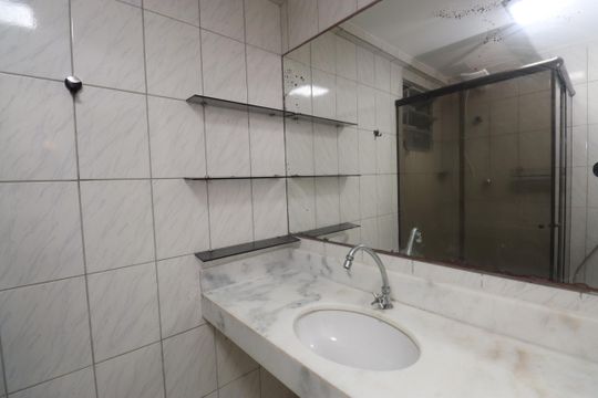 Banheiro de apartamento para alugar com 3 quartos, 112m² em Costa Azul, Salvador