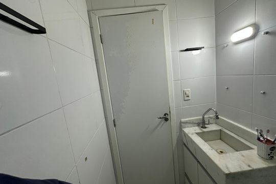 Banheiro de apartamento para alugar com 2 quartos, 60m² em Jardim Independencia, São Vicente