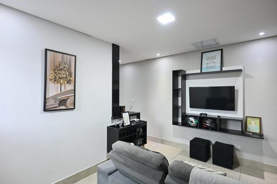 Casa para alugar com 2 quartos, 50m² em Parque Pinheiros, Taboão da Serra