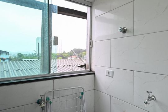 Área de Serviço  de casa para alugar com 2 quartos, 50m² em Parque Pinheiros, Taboão da Serra