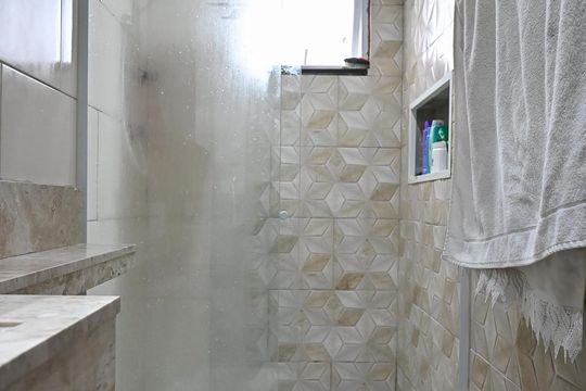 Banheiro de casa para alugar com 2 quartos, 50m² em Parque Pinheiros, Taboão da Serra