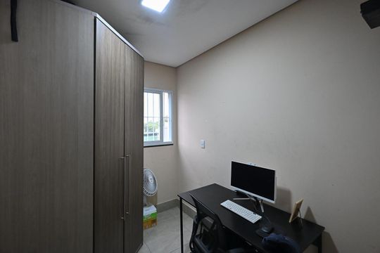 Quarto 1 de casa para alugar com 2 quartos, 50m² em Parque Pinheiros, Taboão da Serra