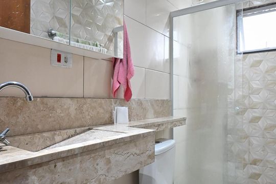 Banheiro de casa para alugar com 2 quartos, 50m² em Parque Pinheiros, Taboão da Serra