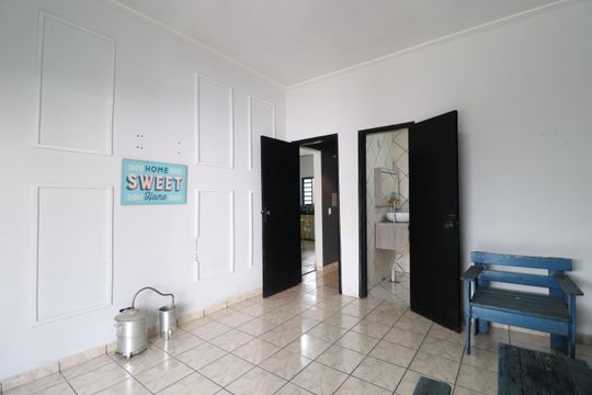 Sala de casa para alugar com 3 quartos, 240m² em Jardim das Palmeiras, Uberlândia