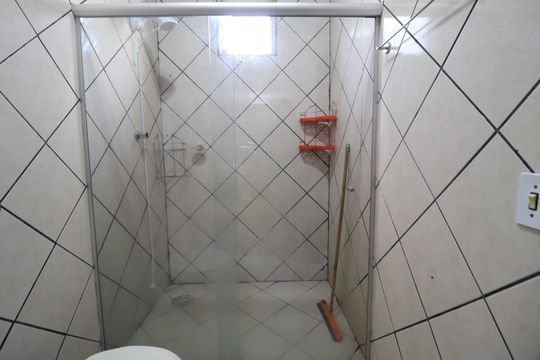 Banheiro Social de casa para alugar com 3 quartos, 240m² em Jardim das Palmeiras, Uberlândia