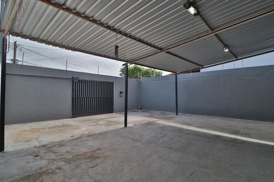 Casa para alugar com 3 quartos, 240m² em Jardim das Palmeiras, Uberlândia