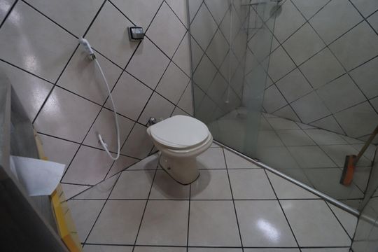 Banheiro Social de casa para alugar com 3 quartos, 240m² em Jardim das Palmeiras, Uberlândia