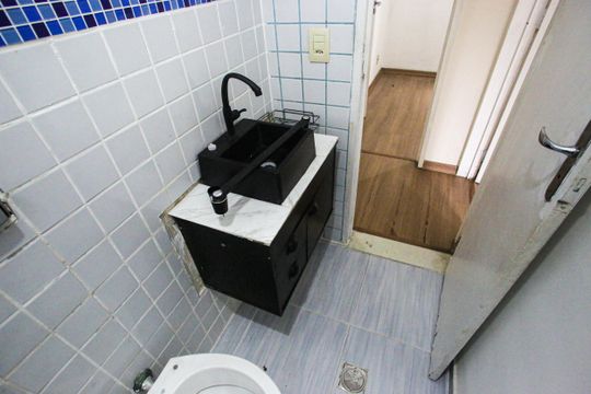 Banheiro de apartamento à venda com 2 quartos, 44m² em Taquara, Rio de Janeiro