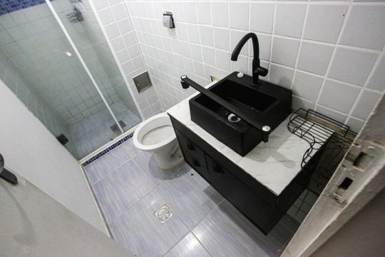 Banheiro de apartamento à venda com 2 quartos, 44m² em Taquara, Rio de Janeiro