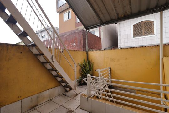 Área de Serviço de casa para alugar com 2 quartos, 125m² em Jardim Rina, Santo André