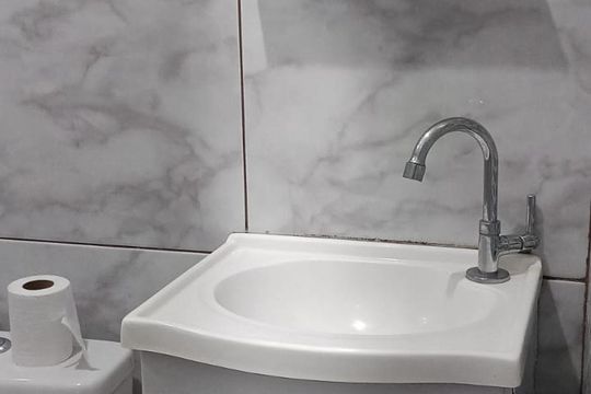 Banheiro de casa para alugar com 1 quarto, 40m² em Jardim Paranavai, Mauá