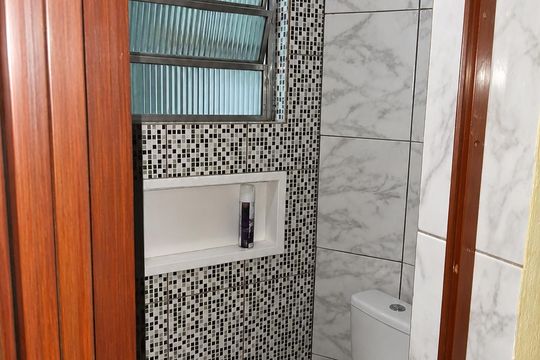 Banheiro de casa para alugar com 1 quarto, 40m² em Jardim Paranavai, Mauá