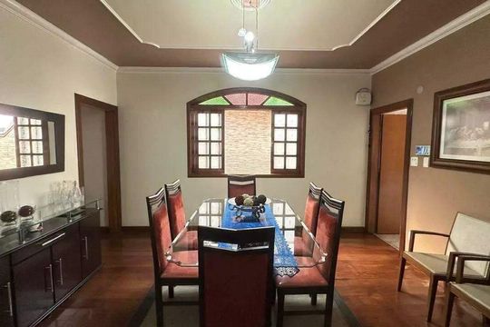 Casa à venda com 6 quartos, 275m² em Betânia, Belo Horizonte
