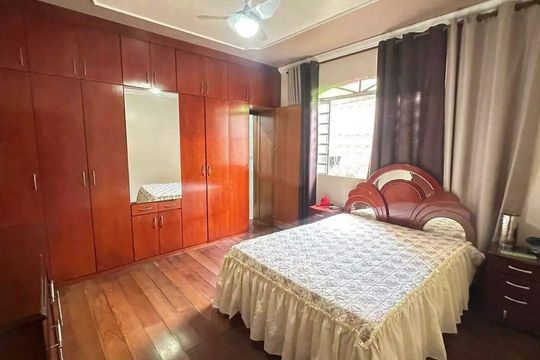 Casa à venda com 6 quartos, 275m² em Betânia, Belo Horizonte