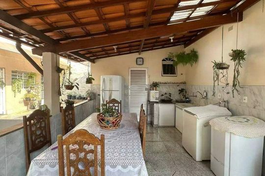 Área externa de casa à venda com 6 quartos, 275m² em Betânia, Belo Horizonte