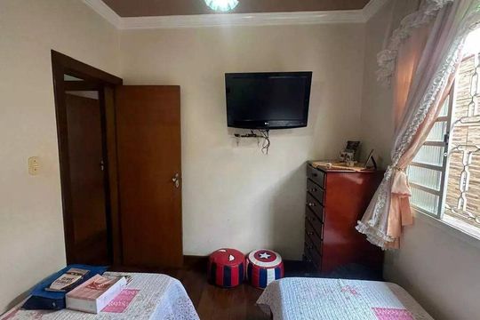Casa à venda com 6 quartos, 275m² em Betânia, Belo Horizonte