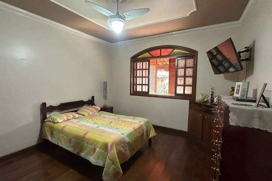 Casa à venda com 6 quartos, 275m² em Betânia, Belo Horizonte