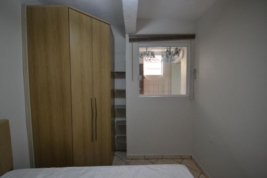 Quarto de casa para alugar com 1 quarto, 25m² em Rio Pequeno, São Paulo
