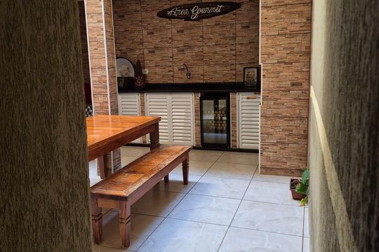 Área externa de casa à venda com 2 quartos, 242m² em Jardim Las Vegas, Santo André