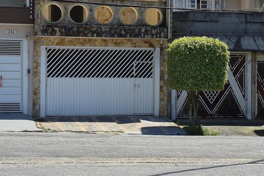 Fachada de casa à venda com 2 quartos, 242m² em Jardim Las Vegas, Santo André