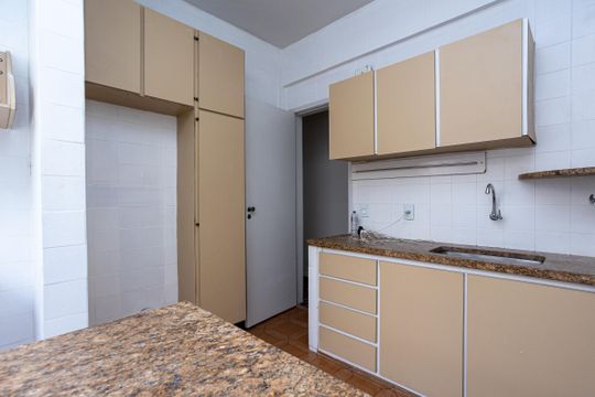 Cozinha de apartamento para alugar com 3 quartos, 77m² em Vila Paris, Belo Horizonte