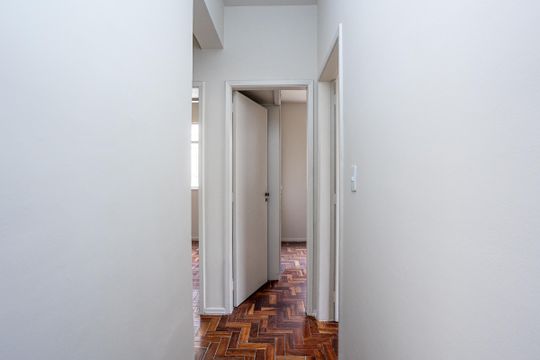 corre de apartamento para alugar com 3 quartos, 77m² em Vila Paris, Belo Horizonte