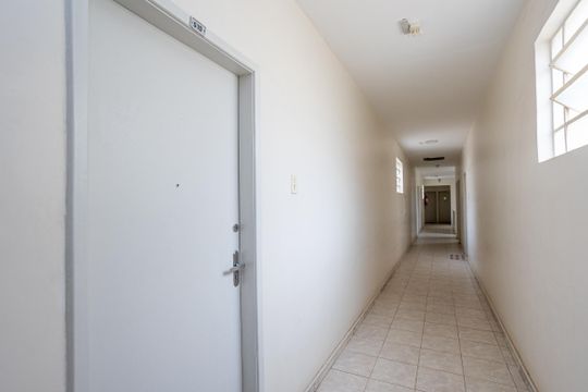 Corredor/entrada de apartamento para alugar com 3 quartos, 77m² em Vila Paris, Belo Horizonte