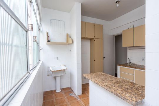 Cozinha e Área de Serviço de apartamento para alugar com 3 quartos, 77m² em Vila Paris, Belo Horizonte