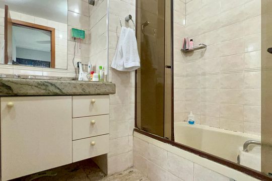 Banheiro da Suíte 3 de apartamento à venda com 3 quartos, 173m² em Alto de Pinheiros, São Paulo