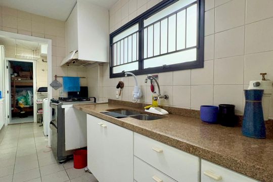 Cozinha de apartamento à venda com 3 quartos, 173m² em Alto de Pinheiros, São Paulo