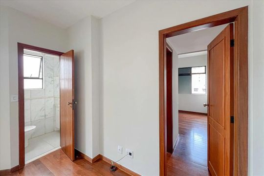 Corredor de apartamento para alugar com 1 quarto, 50m² em Carmo, Belo Horizonte