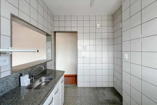 Cozinha de apartamento para alugar com 1 quarto, 50m² em Carmo, Belo Horizonte