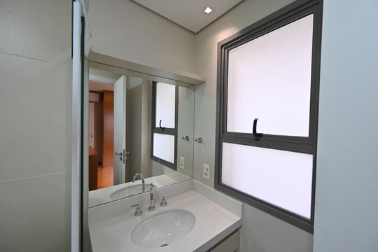 Banheiro da Suíte 3 de apartamento à venda com 3 quartos, 130m² em Mirandópolis, São Paulo