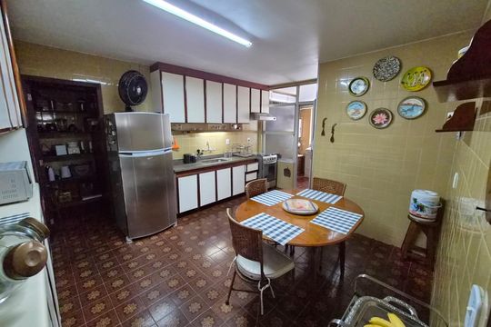 Cozinha de apartamento à venda com 4 quartos, 150m² em Grajaú, Rio de Janeiro