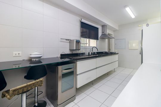 Cozinha de apartamento para alugar com 3 quartos, 178m² em Cidade Monções, São Paulo