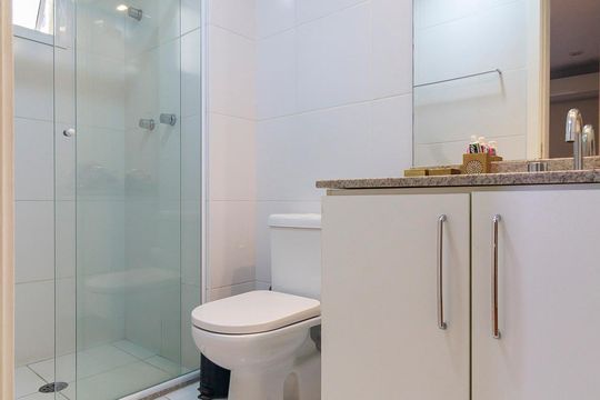 Suíte 2 - Banheiro de apartamento para alugar com 3 quartos, 178m² em Cidade Monções, São Paulo