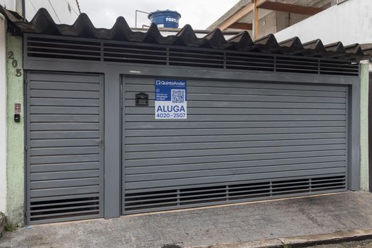 Fachada de casa para alugar com 1 quarto, 27m² em Jardim Clara Regina, São Paulo