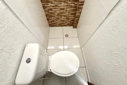 Banheiro de apartamento à venda com 2 quartos, 45m² em Itaquera, São Paulo