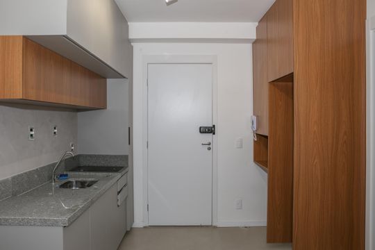Cozinha de apartamento para alugar com 1 quarto, 27m² em Perdizes, São Paulo