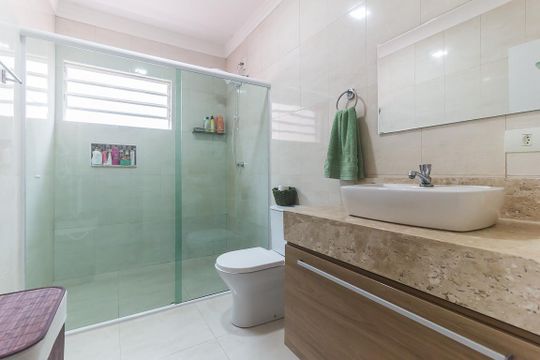 Banheiro de casa para alugar com 3 quartos, 299m² em Vila Sud Menuci, Mogi das Cruzes