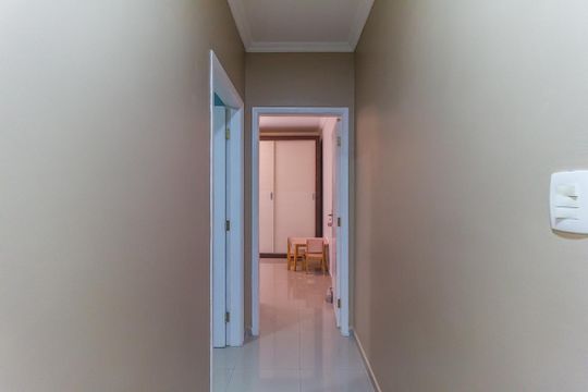 Corredor de casa para alugar com 3 quartos, 299m² em Vila Sud Menuci, Mogi das Cruzes
